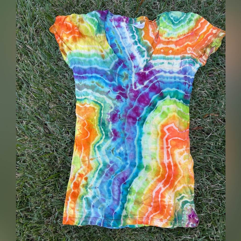 Vibrant Tie-Dye T-Shirt vneck